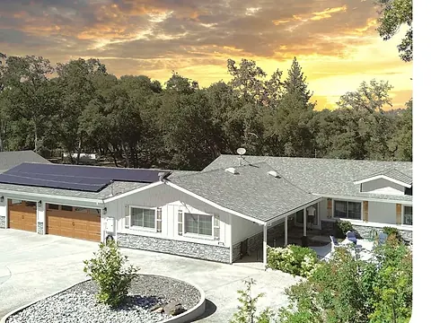 Hillside exterior of Skyline Serenity Retreat in Auburn, California